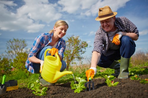 Booking and payment terms for gardeners